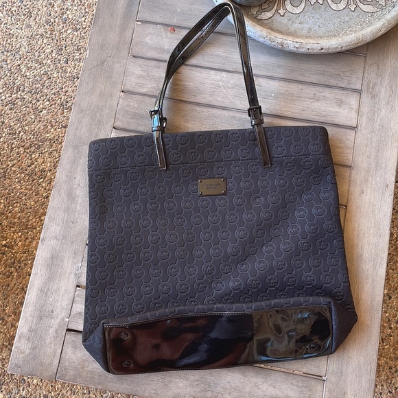 Michael Kors Jet Set Neoprene MK Tote Bag - Picture 5 of 8